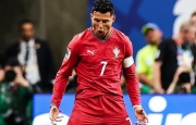 FIFA vinh danh Ronaldo sau kỳ tích vô tiền khoáng hậu tại World Cup