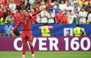 Một cái chỉ tay của Ronaldo xé toang hàng thủ Uzbekistan