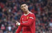 
                Ronaldo khiến NHM trầm trồ vì hành động đúng chất siêu sao của mình
            