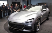 Mẫu SUV đầu tiên của Ferrari chính thức ra mắt, thiết kế siêu lạ
