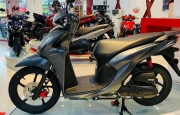 Xe máy Honda ồ ạt tăng giá mạnh: SH, Vision chênh hàng chục triệu đồng