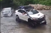 
                VIDEO: Honda City độ gầm cao, máy dầu trổ tài kéo xe bán tải qua suối
            