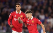 
                Bộ đôi trung vệ Varane, Martinez trước nhiệm vụ cao cả trong trận Derby Manchester
            
