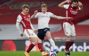 HLV Brentford nghĩ Arsenal vô địch Ngoại Hạng Anh, đánh giá Odegaard ở gần đẳng cấp của De Bruyne