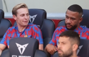 
                Depay tiết lộ thực hư vụ Frenkie De Jong bị Barca nợ lương
            