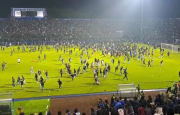 
                CĐV Indonesia bi quan, chào tạm biệt bóng đá sau thảm kịch Kanjuruhan
            