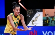 Sao bóng chuyền Brazil lộn cù mèo, NHM ngỡ như gặp lại Minh Hằng