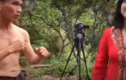 VIDEO: Cô gái gây sốt với pha ra đòn nhanh như chớp