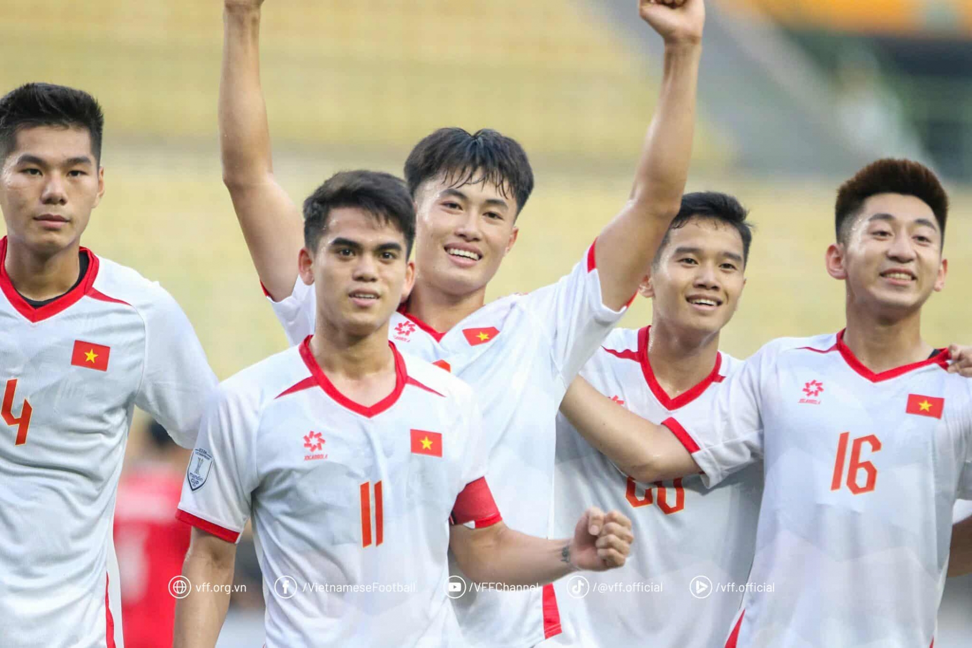 Thắng đậm U23 Lào, U23 Việt Nam sáng cửa vào bán kết
