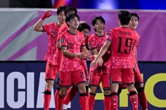 CĐV châu Á gọi tên Việt Nam khi 'tứ đại đồng văn' cùng vào bán kết