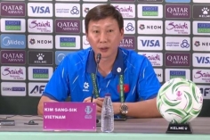 HLV Kim Sang Sik lên tiếng về Đình Bắc trước thềm bán kết với U23 Trung Quốc