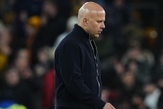 Arne Slot chỉ ra 'tử huyệt', Liverpool tự bắn vào chân ở cuộc đua top 4