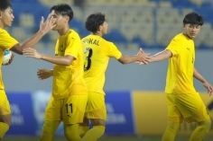 CĐV Malaysia đồng loạt gọi tên Việt Nam sau chiến thắng đậm trước Lào