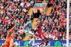 Anfield dậy sóng, Liverpool thoát thua sau màn rượt đuổi 4 bàn