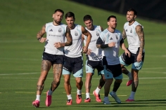 Sau Messi, hàng loạt công thần Argentina cân nhắc rời đội tuyển