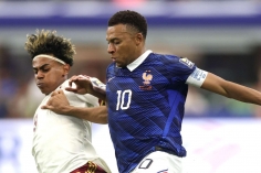 Yamal: 'Tôi xứng đáng nhận Quả bóng vàng hơn Mbappe'