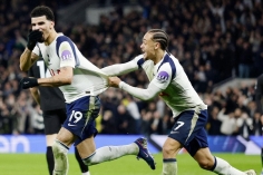 Man City dẫn trước 2 bàn vẫn mất điểm, tự tay dâng cúp cho Arsenal?