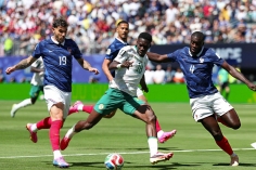 Trực tiếp Pháp 0-0 Senegal: Pháp suýt có bàn!