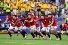 Hạ Australia trên chấm luân lưu, Ai Cập lần đầu vào vòng 1/8 World Cup