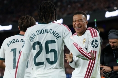CHÍNH THỨC: Mbappe đi vào lịch sử Real Madrid khiến Barca câm nín