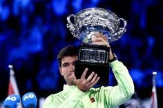 Khuất phục Djokovic, Alcaraz lần đầu đăng quang Australian Open