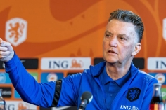 HLV Van Gaal phản ứng dữ dội sau khi Hà Lan đi tiếp tại World Cup 2022