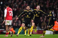 Vòng 23 Ngoại Hạng Anh: MU quật ngã Arsenal, Liverpool trượt dài