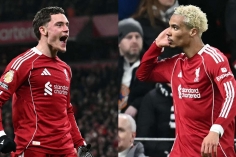 Đại thắng Newcastle, Liverpool tạm vượt MU tại Ngoại hạng Anh