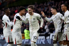Cole Palmer lập hat-trick, Chelsea tiếp tục bám sát MU trên BXH