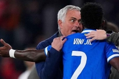 Jose Mourinho chỉ trích Vinicius: 'Sao không ăn mừng như Pele đi'