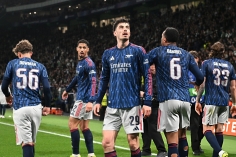 Bùng nổ phút cuối, Arsenal thắng nghẹt thở Sporting CP