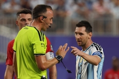 Trọng tài chính thức lên tiếng về sai lầm giúp Argentina hưởng lợi