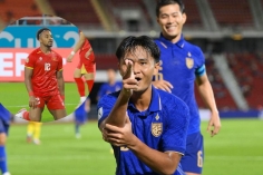 CĐV Thái Lan đồng loạt nhắc đến Việt Nam sau trận thắng 2-0 tại AFF Cup