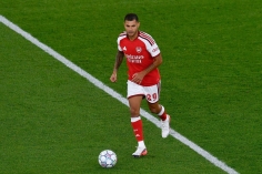Arsenal thắng nghẹt thở tân binh Champions League trên chấm luân lưu