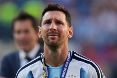 Báo Argentina dậy sóng khi tuyên bố Messi giải nghệ
