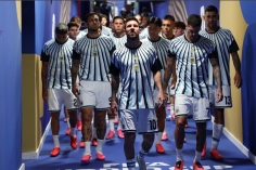 Cầu thủ Argentina đồng loạt phản ứng khi Messi tuyên bố giải nghệ