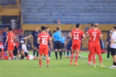 Trực tiếp Viettel 0-0 CAHN: Thẻ đỏ trực tiếp