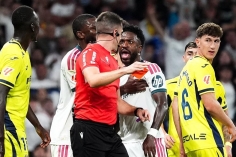 Vinicius nhận thẻ đỏ, Real Madrid vẫn thắng đầy bản lĩnh ở La Liga