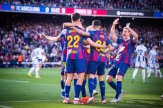 Trực tiếp bóng đá Galatasaray 1-0 Barca: Bất ngờ vươn lên dẫn trước