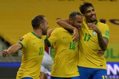 Brazil ngược dòng để thắng trận thứ 9 liên tiếp