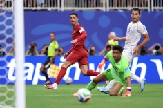 Sau cú đúp, Ronaldo đáp trả chỉ trích theo cách quen thuộc