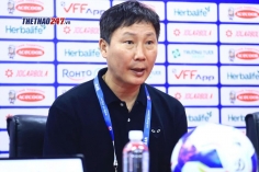 HLV Kim Sang Sik: 'Chúng tôi phải xem lại cân nặng của Xuân Son'