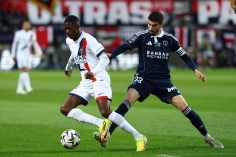 PSG gục ngã cay đắng, Dembele báo tin dữ trước chung kết C1 với Arsenal