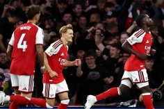 Arsenal nghiền nát Coventry, nhà vô địch gửi lời cảnh báo cực gắt