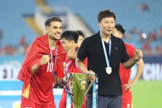 HLV Kim Sang Sik: 'Tôi xin nhận danh hiệu Nhà vua bóng đá Việt Nam'