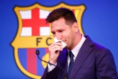 Cả thế giới tri ân Messi, Barca lại có phản ứng khác thường