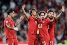 Ronaldo lỡ thời cơ vàng, Bồ Đào Nha vẫn khiến Xứ Wales nhận trái đắng