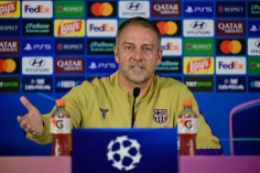 Barca toàn thắng 10 trận, Hansi Flick vẫn chê thẳng một chuyện