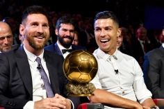 Ronaldo bỏ xa Messi ở cuộc đua Quả bóng Vàng đặc biệt