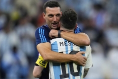 Scaloni bất ngờ nhắc tới Tây Ban Nha, gửi lời đặc biệt tới Messi